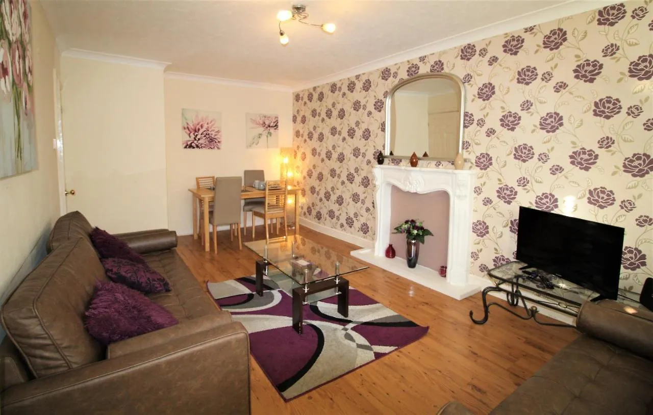 Doncaster - Boswell - Large Balcony Apartment & Parking - 2 Bedrooms - Close To Town & Racecourse