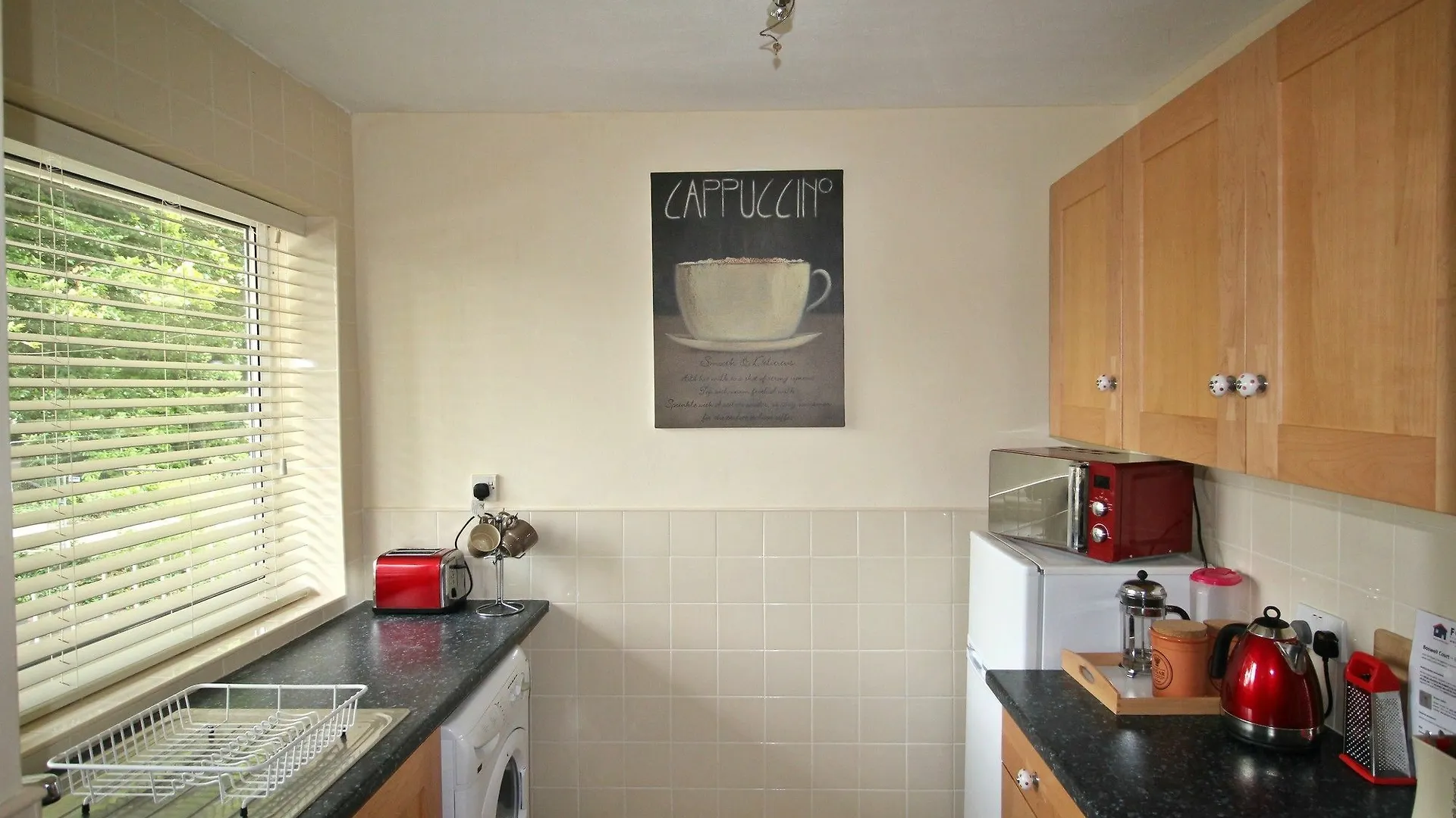 Doncaster - Boswell - Large Balcony Apartment - 2 Double Beds - 2 Bedrooms - Close To Town & Racecourse - Off Street Parking 2 Cars - Fast Wifi